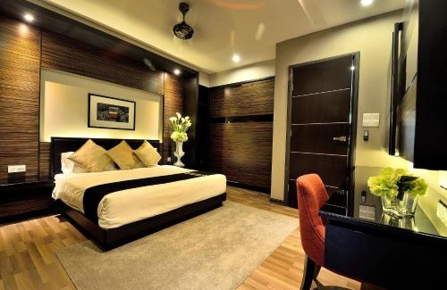 George Town Villa | Plumeria Luxury Service Villa