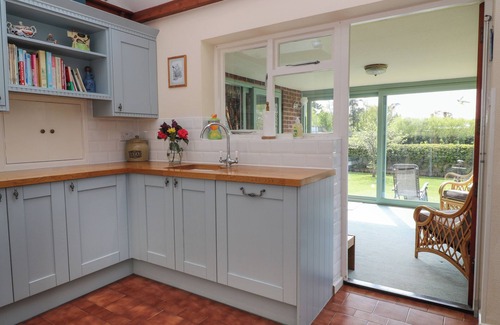 New Forest District House | PLUMMERS WATER, pet friendly, country holiday cottage in Pilley