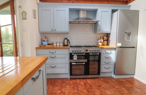 New Forest District House | PLUMMERS WATER, pet friendly, country holiday cottage in Pilley