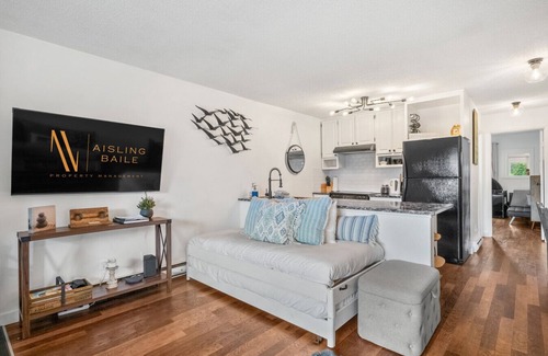 East Kootenay Apartment | ⭐Plush⭐| Indoor Pool | Hot Tub | Beach | Tennis