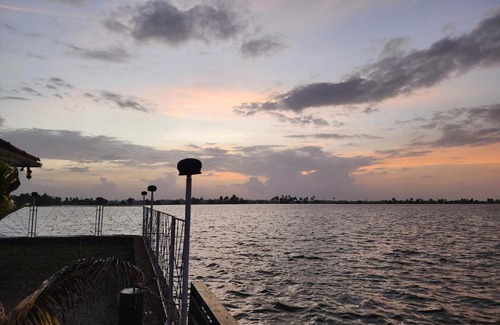 Alappuzha Resort | PMC Lakeshore Resort & Houseboat