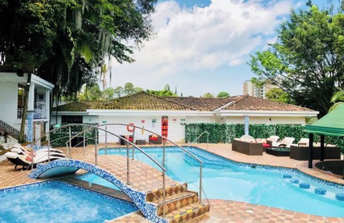 El Poblado Villa | POBLADO 12 BEDROOM MANSION POOL JACUZZI BUTLER AC