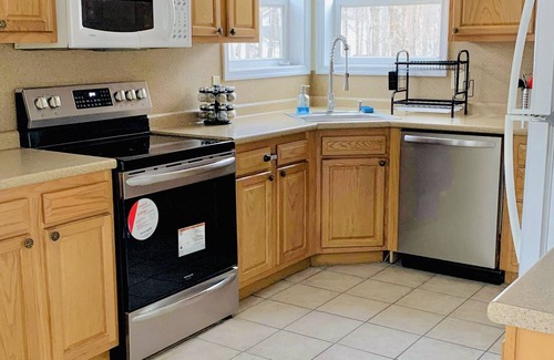 Albrightsville House | Pocono Getaway*Hot tub*Pool*Arcade