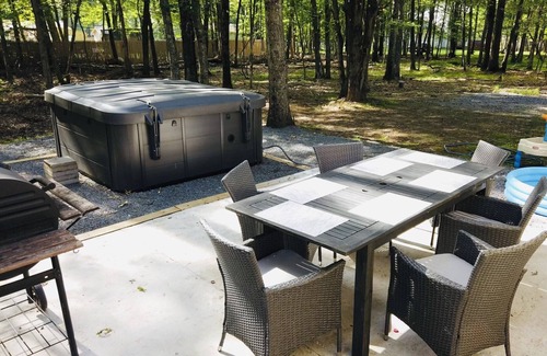 Albrightsville House | Pocono Getaway*Hot tub*Pool*Arcade