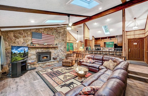 Gouldsboro House | Pocono House W/Outdoor Hottub, Pet Friendly, 2 Canoes, Kayak & Firepit