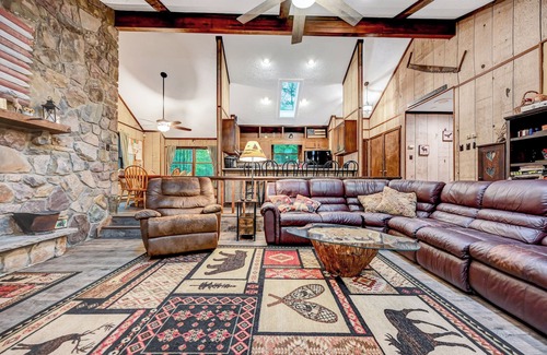 Gouldsboro House | Pocono House W/Outdoor Hottub, Pet Friendly, 2 Canoes, Kayak & Firepit