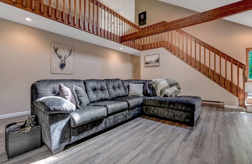 Long Pond House | Pocono Majesty/Hot tub/Fire pit/Game room