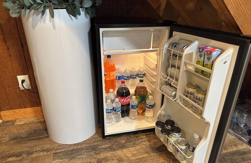 Cresco Ski Chalet | Pocono Sleep 16 Sauna Hot Tub + Private Acre + AC + King + Bunk Beds + Spa Bath