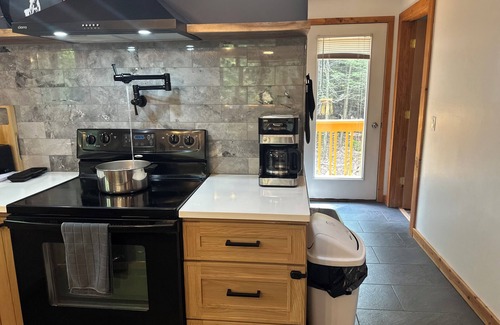 Cresco Ski Chalet | Pocono Sleep 16 Sauna Hot Tub + Private Acre + AC + King + Bunk Beds + Spa Bath