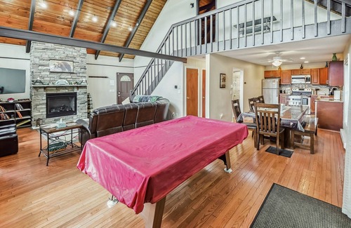Tobyhanna House | Poconos Chalet newly renovated, great location by RedAwning