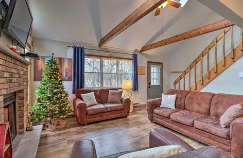 Albrightsville House | Poconos Escape with Hot Tub Less Than 7 Mi to Ski Slopes!
