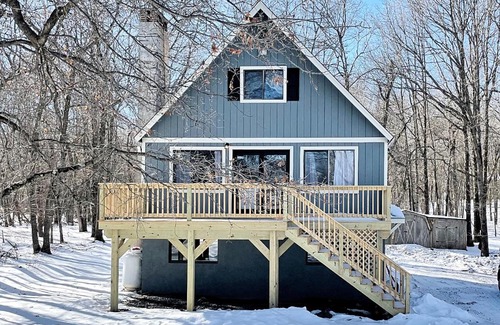 Long Pond Ski Chalet | Poconos Family Cottage