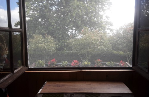 Colombiers-du-Plessis Cabin | Pod - Sleeps 2 - Jacuzzi - Parking - Garden