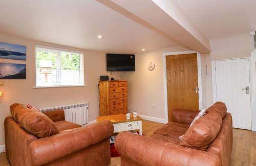 Bishopstone House | Poddington Cottage