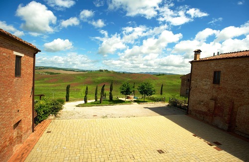 Casetta Apartment | Podere In The Crete With Amazing And Relaxing View Only 15 Min From Siena