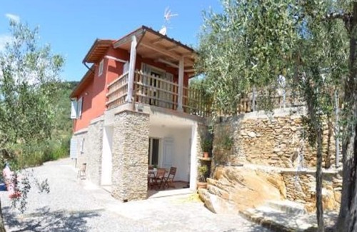 Buti House | PODERE SAN MARTINO is a beautiful vacation home located on the hills of Mt.