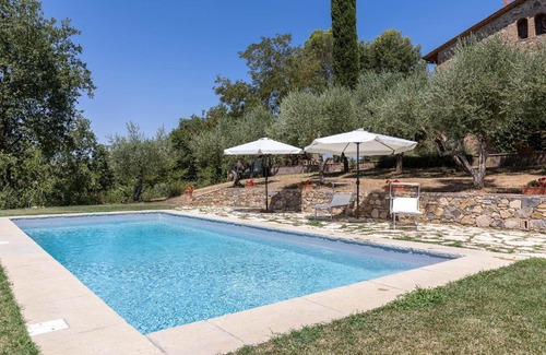 Pianella Apartment | Poggio Vitignano Charming Cottage With Pool and Parking