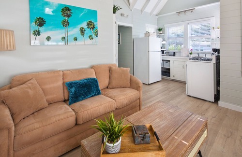 Key West Historic District House | ~ POINCIANA PARADISE ~ Casual duplex 2 blocks from Duval Street!