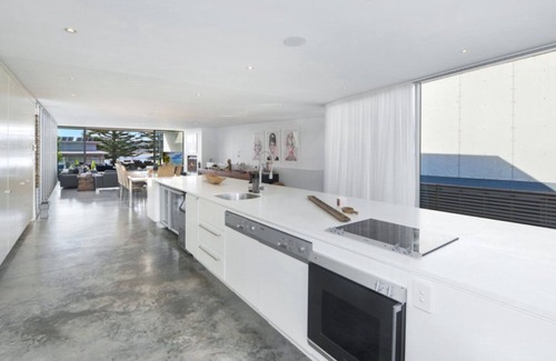 Avoca Beach Apartment | Point Break - Metres to the Sand