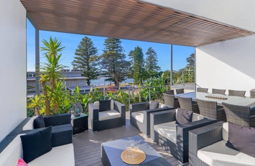 Avoca Beach Apartment | Point Break - Metres to the Sand