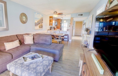 Point East Condo | Point East Paradise - Ocean & Pool View