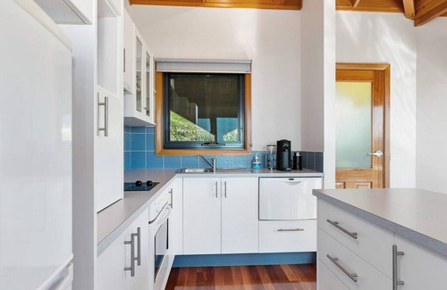 Apollo Bay Villa | Point of View Villa 4 of 5 - Couples Retreat