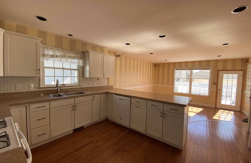 Point Pleasant Beach Villa | Point Pleasant Beach 6 bed w/pool 2 blocks from the beach