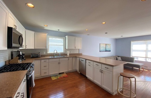 Point Pleasant Beach Villa | Point Pleasant Beach 6 bed w/pool 2 blocks from the beach
