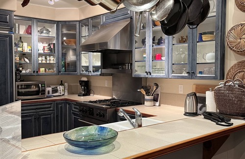 East Kootenay House | Polar Peak Mountain Side Ski-in Town Home (Owners' Unit) With Hot Tub