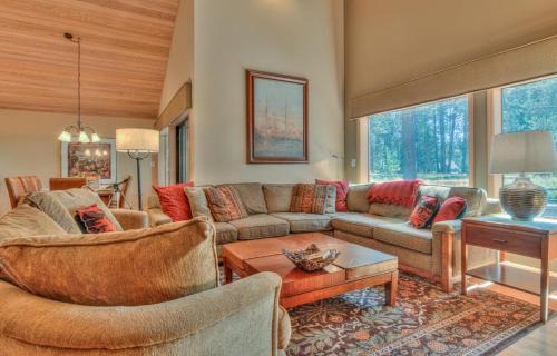 Overlook Park House | Pole House - Unit 1