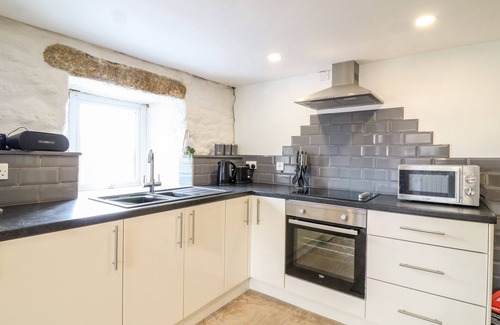 Redruth Cottage | POLGEAR VIEW, romantic, luxury holiday cottage in Redruth