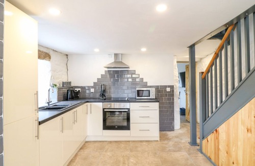 Redruth Cottage | POLGEAR VIEW, romantic, luxury holiday cottage in Redruth