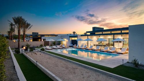 La Quinta House | Polo Villa Trio Sleeps 52 3 Homes 20 BDRs