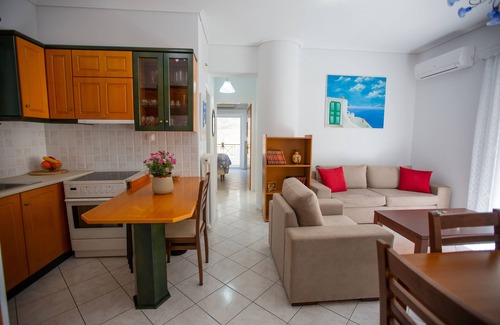 Gefira Mpania Apartment | Poly's charming home - City center & near the beach 2bedroom apartment