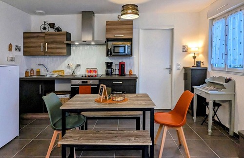 Amage Cottage | Pommette Cottage with Terrace and Parking in Amage