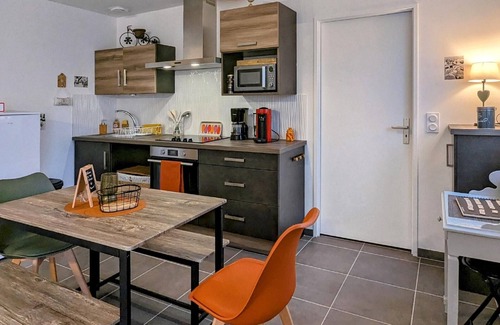 Amage Cottage | Pommette Cottage with Terrace and Parking in Amage