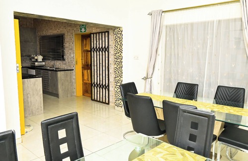 Harare Cabin | Pomona BB House - Luxury accommodation, near Sam Levy's Village in Borrowdale.