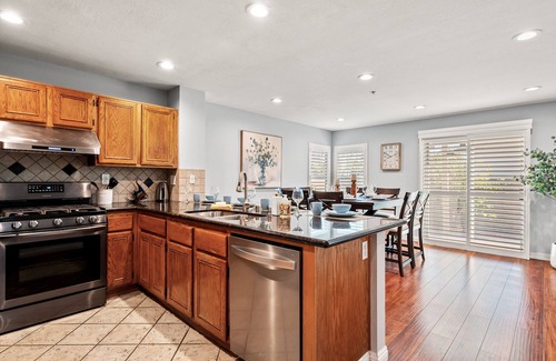 San Bernardino County House | Pomona College/3BD/2.5BA/6Beds