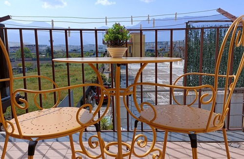 Pompei House | Pompeii Francy Apartment, central, with free parking.