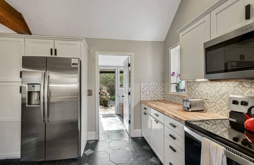 Weaverville Apartment | Pond and Hot Tub and Firepit Retreat