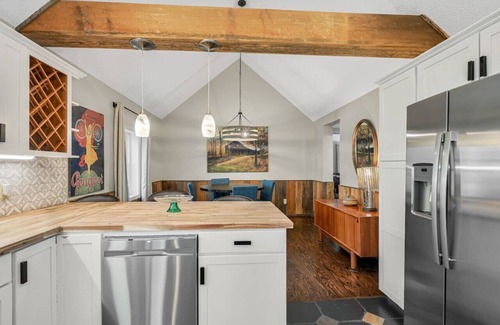 Weaverville Apartment | Pond and Hot Tub and Firepit Retreat