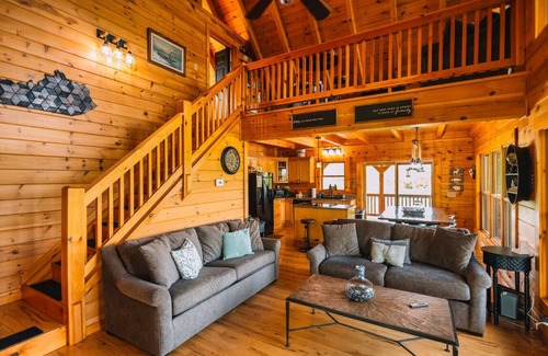 Primrose Apartment | Pond Paradise - Private Pond | Hot Tub | Off-Road Parks | Fire Pit