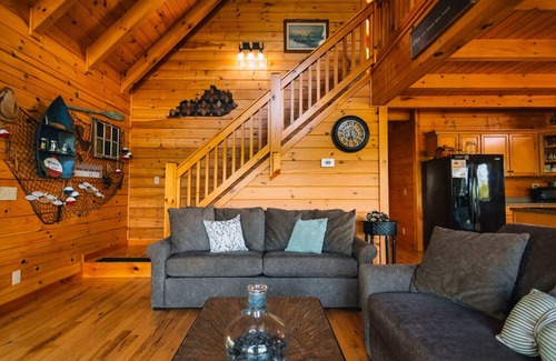 Primrose Apartment | Pond Paradise - Private Pond | Hot Tub | Off-Road Parks | Fire Pit