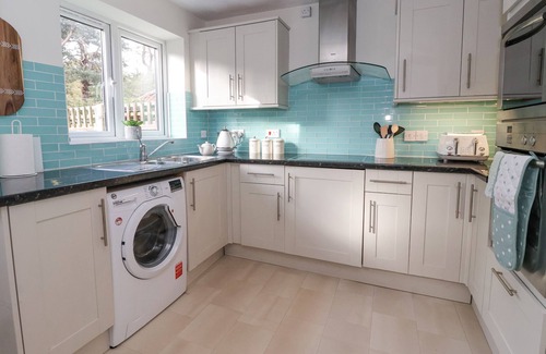 Escrick House | POND VIEW, pet friendly, with a garden in Escrick