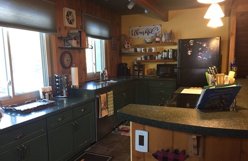 Allenspark Cabin | Ponderosa Pine Cabin with easy access to Lyons, Estes Park, RMNP, and Longs Peak