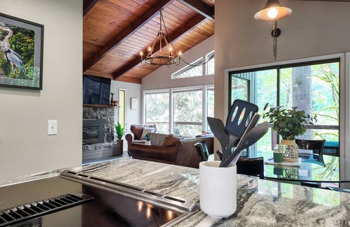 Glacier House | Pondside Snowline Cabin: Private Hot Tub + Ski + Hike + Pool M-Th