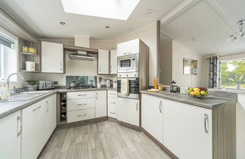 Newton Stewart Ski Chalet | Pondview Retreat Lodge