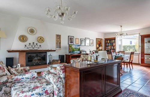 Nozanno Apartment | Ponte a Moriano Villa with Private Parking&Garden!