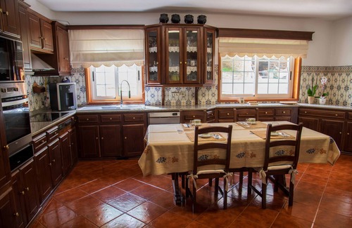 Macedo de Cavaleiros Apartment | Pontes Room with Mountain View, Wi-Fi and Air Conditioning