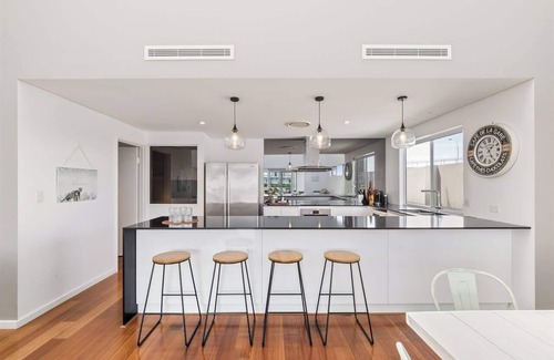 Geographe House | Pontoon Paradise Waterfront Serenity in Geographe